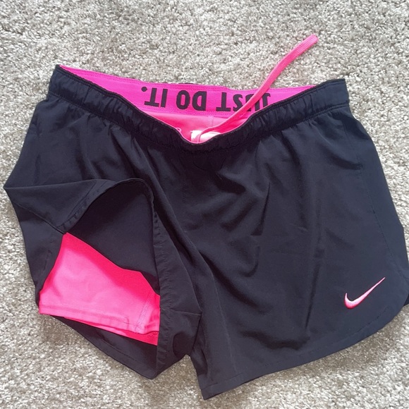 NIKE Shorts - Picture 3 of 3